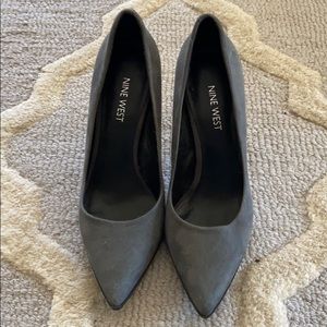 Nine West Gray Pumps